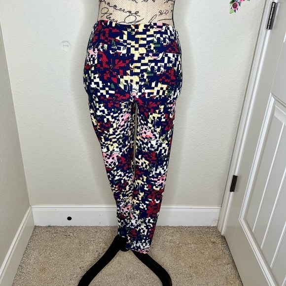 LuLaRoe Christmas Digital Print Santa & poinsettia flower Leggings one size - Picture 1 of 9